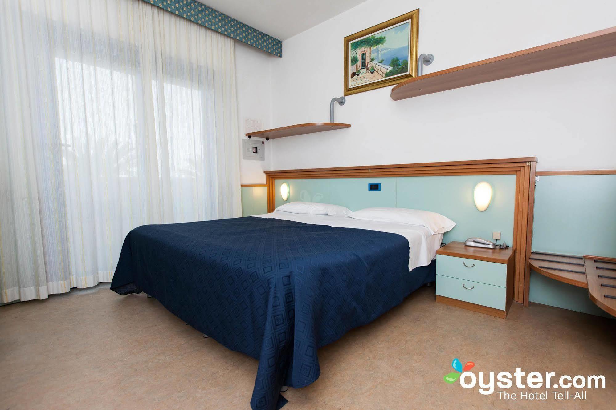 Hotel Marina Roseto Degli Abruzzi Exterior foto
